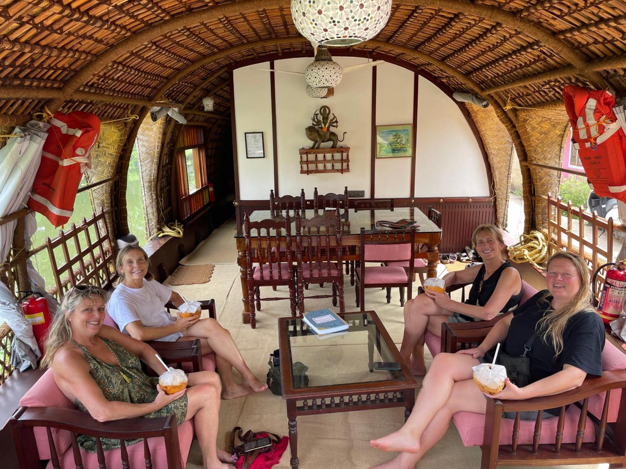 Thara'S Houseboat Otel Alappuzha Dış mekan fotoğraf