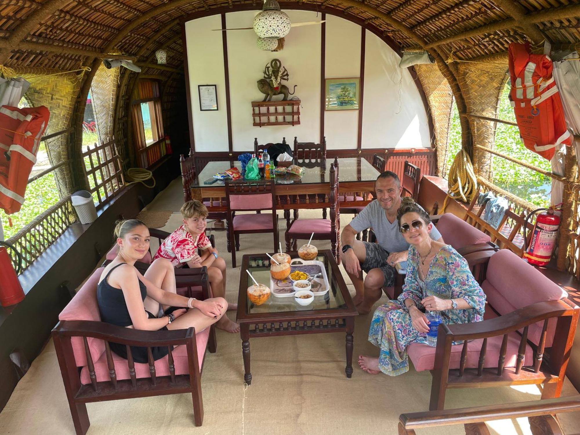 Thara'S Houseboat Otel Alappuzha Dış mekan fotoğraf